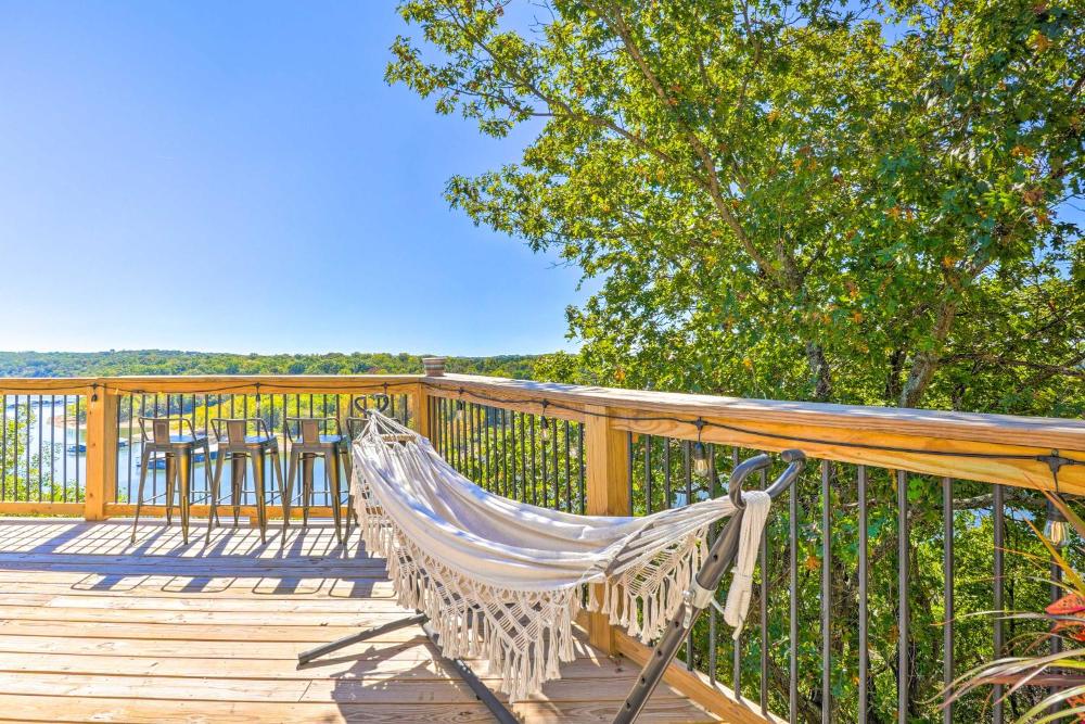 Colorful Golden Getaway with Panoramic Views!